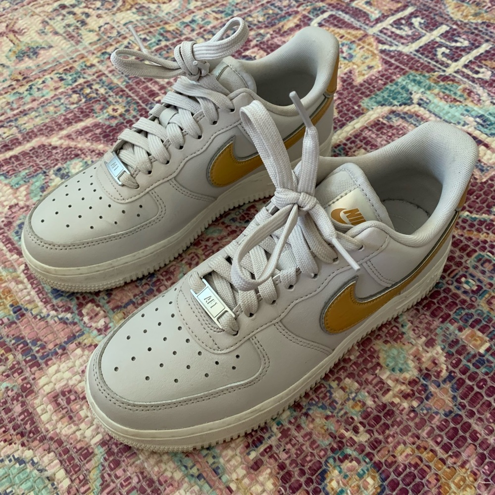 Nike Air Force 1